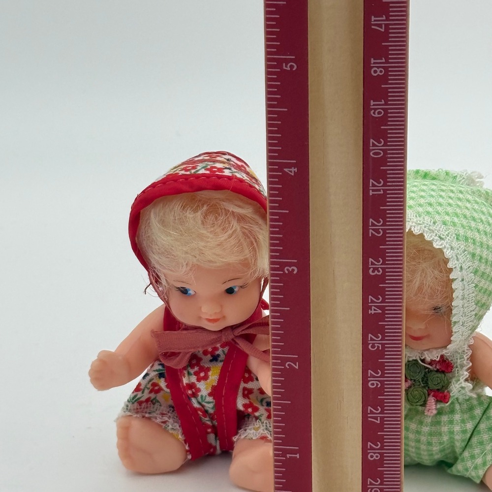 Vintage Miniature Baby Dolls Set of 3 Floral Gingham Outfits Bonnets 4.5 Inch - Picture 4 of 4